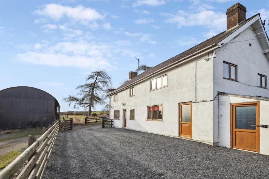 Upper Caerfaelog Farmhouse Llanbister 外观 照片