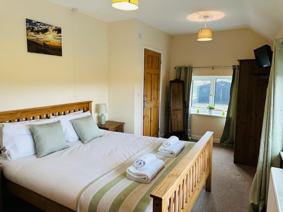 Upper Caerfaelog Farmhouse Llanbister 外观 照片