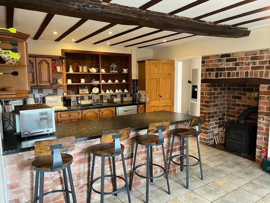 Upper Caerfaelog Farmhouse Llanbister 外观 照片